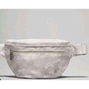 Lululemon City Adventure Belt Bay Gray White